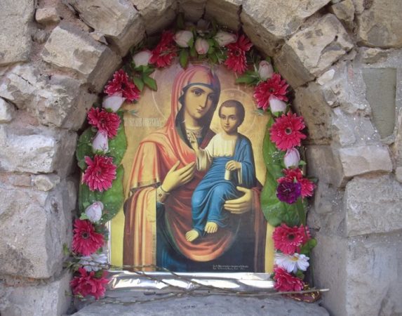 Иверская икона Божьей Матери: чудеса и правила молитвы