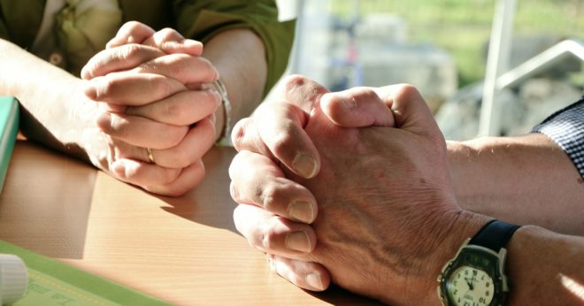 Молитва о избавлении от долгов: каким святым молиться