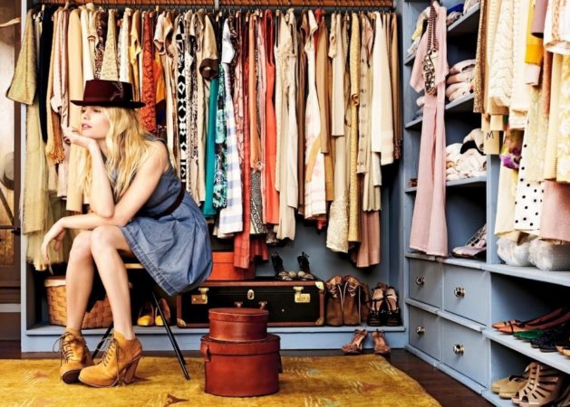 Предсказание из шкафа: простое гадание по цвету одежды