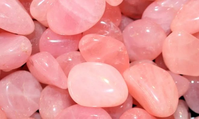 Розовый кварц: целебные и магические свойства, кому подходит