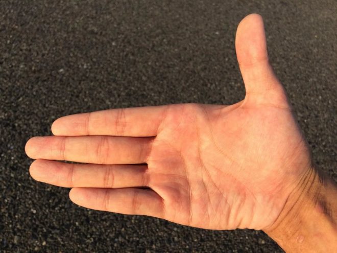 Средний палец Сатурна на руке: значение и расшифровка