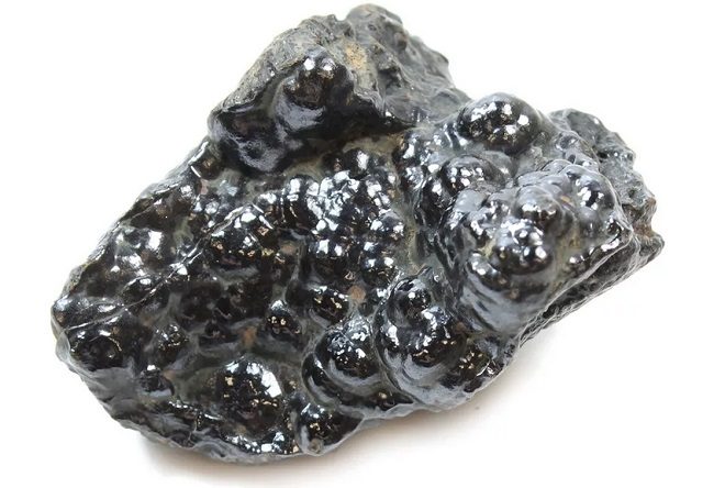 Свойства камня гематит: целебные, магические, кому подходит